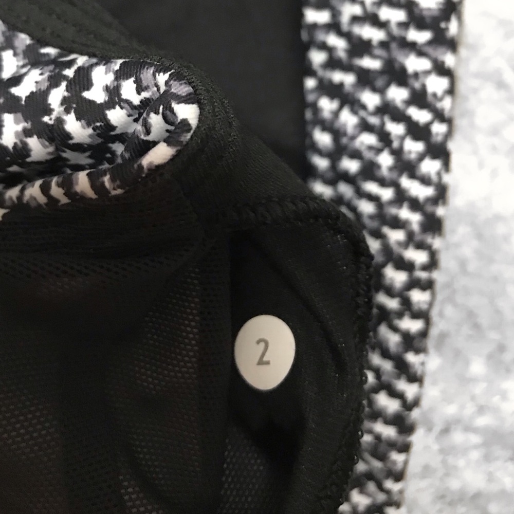Lululemon sports bra size 2 - Picture 4 of 4